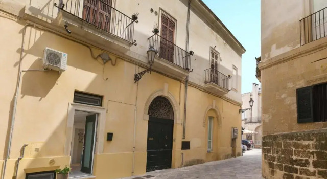 Casavvolta by BarbarHouse, Забронировать Отель Лечче Саленто, рядом с Museo Sigismondo Castromediano