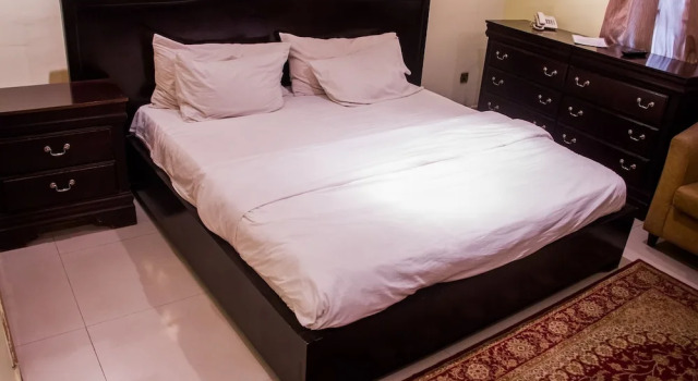 Полулюкс Tivoli Residence & Bar