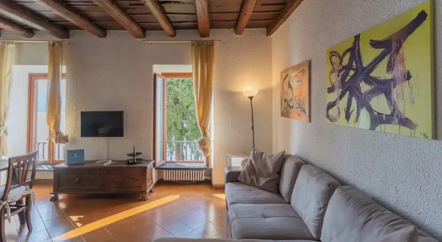 Front Lake Apartment With Private Funicular by Rent all Como, Забронировать Апартаменты/квартира Отели Комо с парковкой, рядом с Фуникулер Комо-Брунате, Парковка