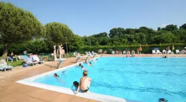 Camping Capfun La Bretèche, Забронировать Кемпинг Лез-Эпес Замок Пюи-дю-Фу