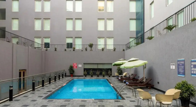 Трёхместный номер Standard с видом на бассейн Sunday Hotel Zirakpur by checkIn,Chandigarh
