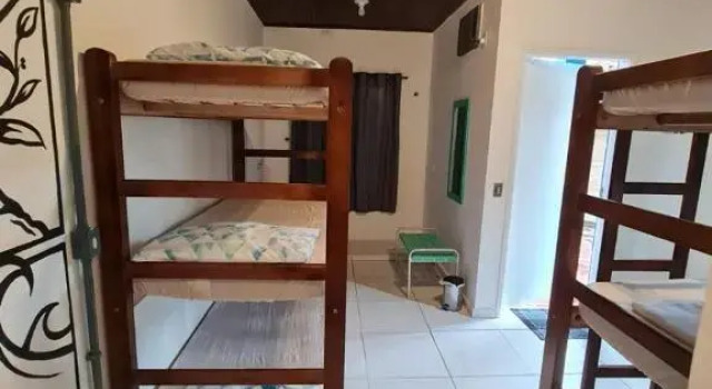 Кровать в общем номере Hostel 4 Elementos - 200 metros da Praia de Pernambuco e do Mar Casado