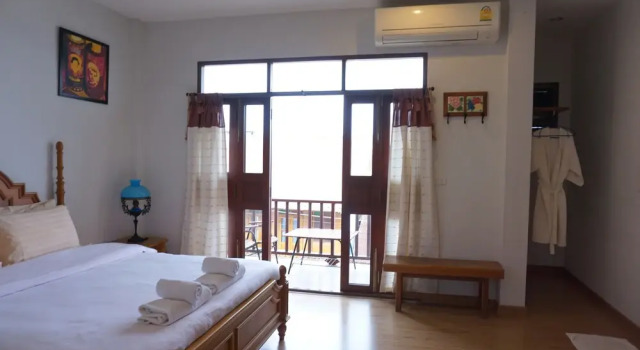 Люкс с балконом и с видом на реку PI House Chiangkhan