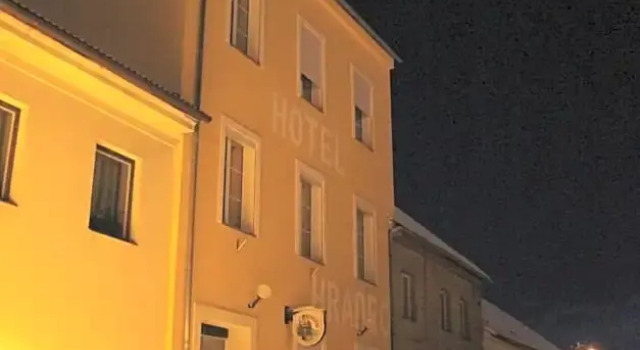 Hotel Hradec, Buchen Sie Hotel Benecko Region Königgrätz