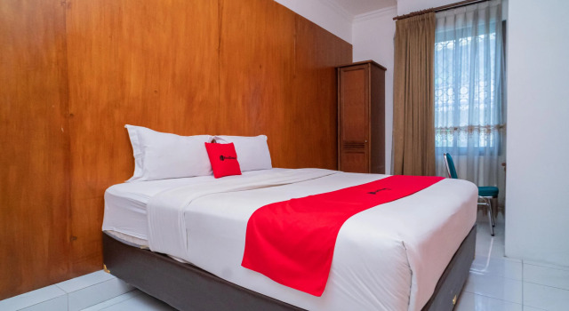 RedDoorz @ Hotel Surya Solo
