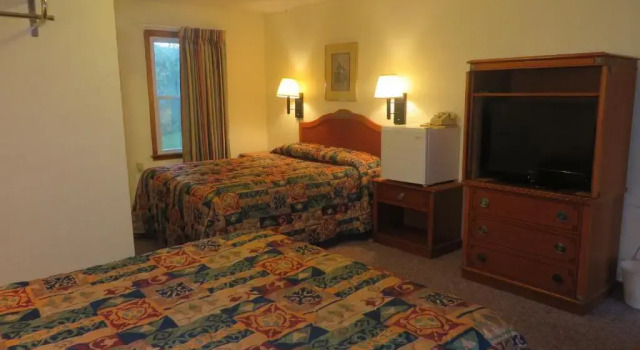 Четырёхместный номер Standard Best Budget Inn