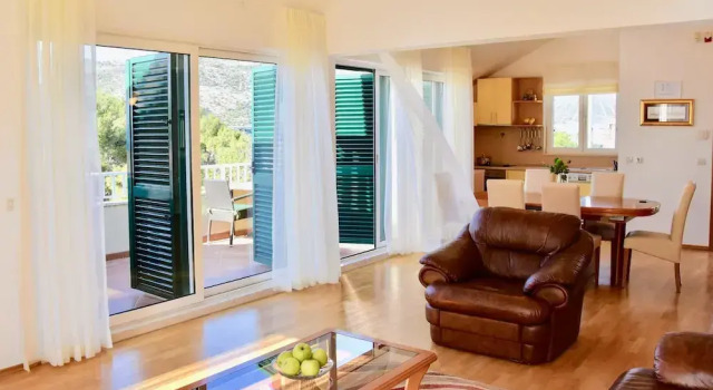 Апартаменты с 3 комнатами с балконом Pervanovo Apartments with Free Parking