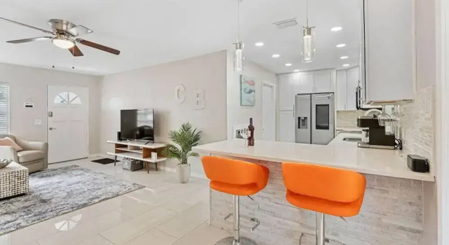 Pool Hottub 5 Miles Clearwater IRB Pet Friendly, Забронировать Дом для отпуска Отели Клируотер-Бич с парковкой, Парковка