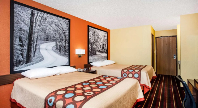 Четырёхместный номер Standard Super 8 by Wyndham Crawfordsville
