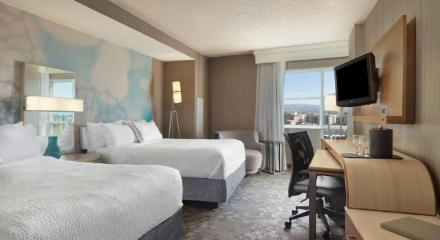 Четырёхместный номер Standard Sonesta Emeryville San Francisco Bay Bridge