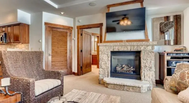 Breckenridge Crystal Peak Lodge 3 Bedroom Condo, 5-Star Ski-in Ski-out Location!, Забронировать Отель Отели Брекенридж с парковкой, рядом с Trygve's Platter Chair Lift, Парковка