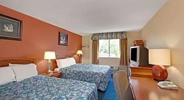 Четырёхместный номер Standard Monte Carlo Inn