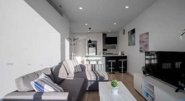 Brand New APT with Sea Views in Heart of St Kilda, Book Hotel Melbourne 