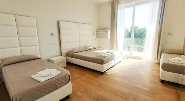 Четырёхместный номер Standard с видом на море Hotel Artemide Mare