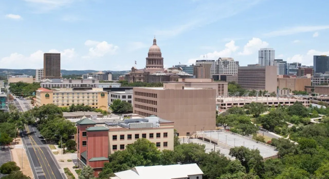 Четырёхместный номер Standard с видом на город Renaissance Austin Downtown Hotel