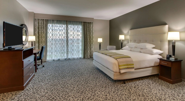 Номер Deluxe Drury Plaza Hotel Dallas Richardson