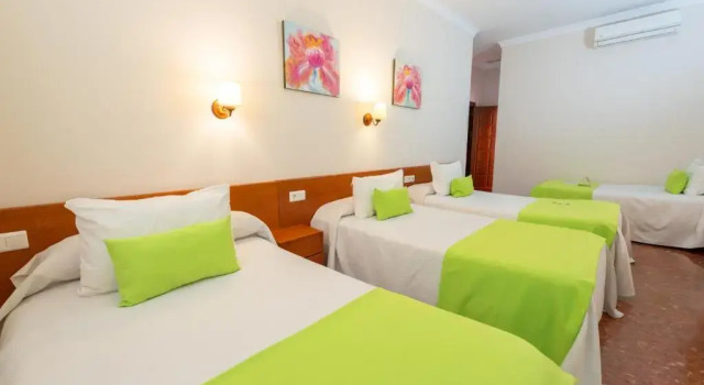 Четырёхместный номер Hotel Romerito
