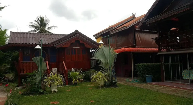 Ruenthai Rimnam Resort