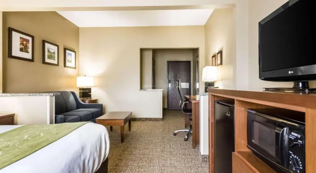Люкс Comfort Suites Sioux Falls Mall District