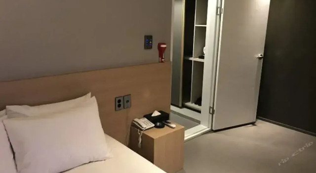 Happy Day Hotel