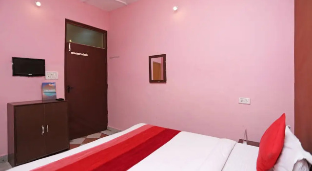 OYO Flagship 14800 Hotel Arun