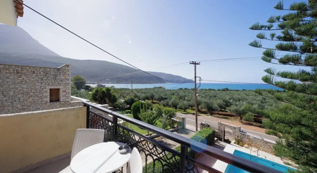 LITHOS by the sea, Book Apartment Hotels in Lakonia with a Pool, Swimming Pool
