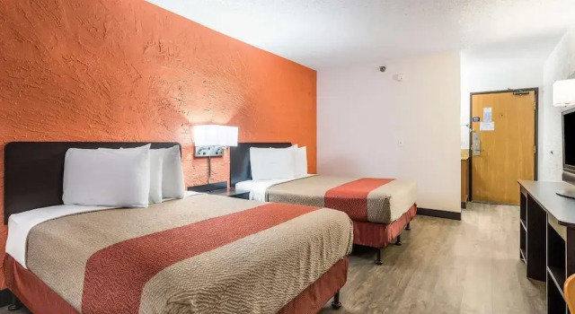 Четырёхместный номер Premium Motel 6-Elk Grove Village, IL