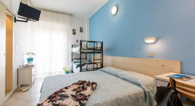 Четырёхместный номер Standard с балконом Hotel SantAngelo