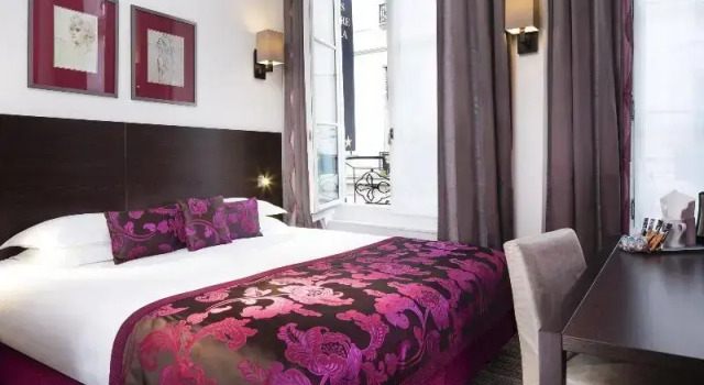 Четырёхместный семейный номер Standard с балконом Hôtel Paris Louvre Opéra
