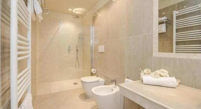 Полулюкс Hotel Villa Garuti