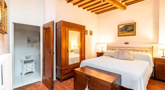 Vintage Holiday Home in Montepulciano With Heating