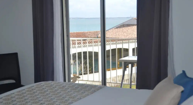 Двухместный номер Comfort с балконом и с видом на море Hotel et Spa Les Cleunes Oléron