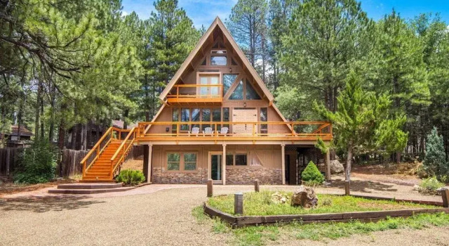 Woodland Chalet, Varaa Mökki Kachina Village USA