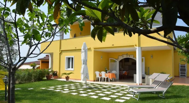 Villa Mimosa, Забронировать Вилла Коттеджи Бардолино, рядом с Wine Museum, Коттедж