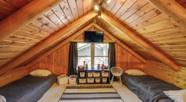 1 Mi to Beach & Lake: Breezy Point Cabin w/ Yard!, Varaa Hotelli Hotellit Minnesota pysäköinnillä, Pysäköinti