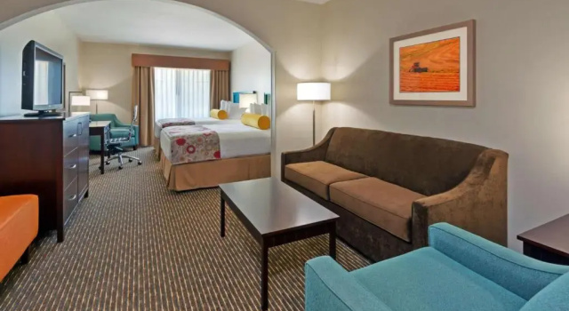Четырёхместный люкс Best Western Plus Dayton Hotel & Suites