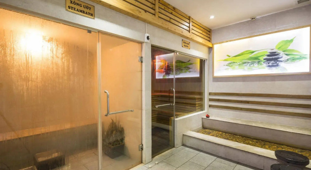Cosmopolitan Hotel, Забронировать Отель Отели Хошимина с парковкой, рядом с Vinh Nghiem Pagoda, Парковка