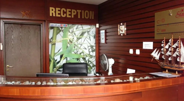 Hotel Star, Забронировать Отель Отели Солнечного берега с парковкой, рядом с Танцевальный клуб Den Glade Viking, Парковка