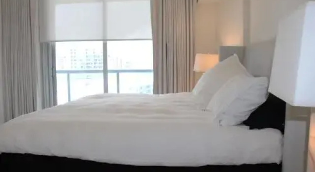 Luxury 45th Floor Suite at Icon, Varaa Huoneisto Hotellit Miami Beach uima-altaalla, Uima-allas