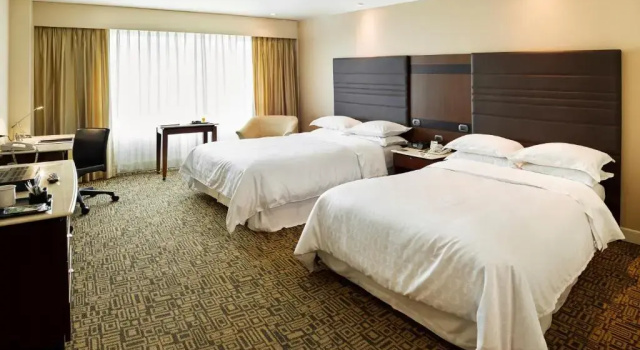 Четырёхместный клубный номер Standard с видом на город Sheraton Guayaquil
