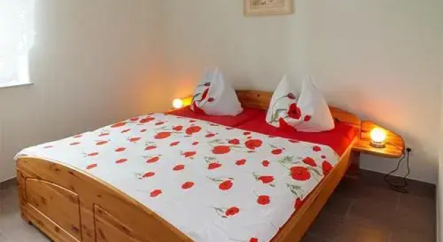 Ferienwohnungen "Am Elbufer", Book Hotel Bad Schandau 