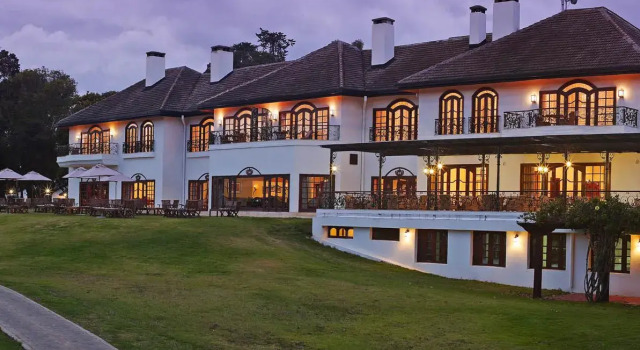 Двухместный полулюкс Fairmont Mount Kenya Safari