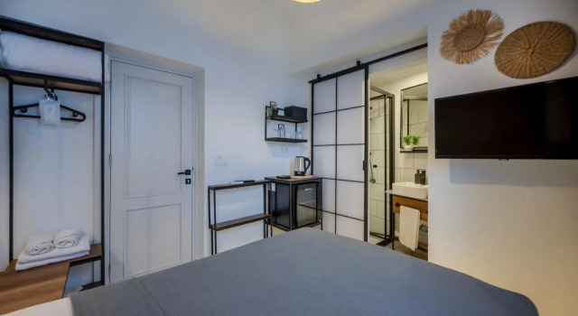The Easy Rooms Verandah, Забронировать Отель Калеичи 