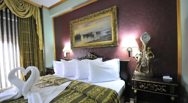 Люкс Royal Ambassador Hotel