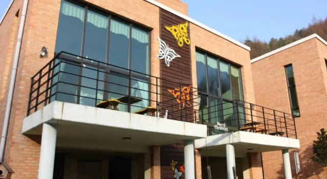 Sunny Junny Pension, Boek Appartement Hotels in Gangwon-Do met parkeren, Parkeren