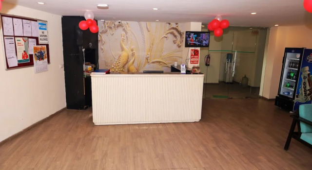 Hotel Noida Grand 121, Забронировать Отель Нойда штат Уттар-Прадеш