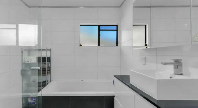 Clayfield Home near BNE Airport & CBD, Забронировать Отель Отели Клейфилд с парковкой, Парковка