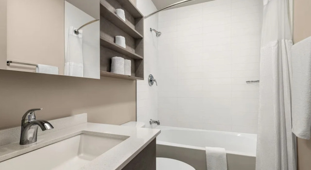 Четырёхместный номер Standard Microtel Inn & Suites Montreal Airport - Dorval QC