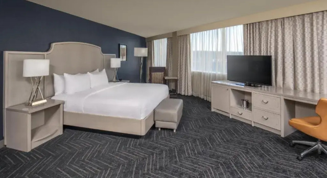 Полулюкс DoubleTree by Hilton Hotel Nashville Downtown