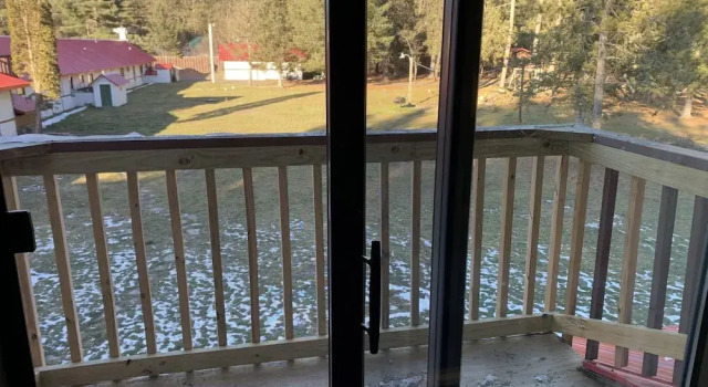 Standardowy czteroosobowy rodzinny pokój i balkonem Lumberjack Inn
